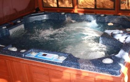 Romantic Bed and Breakfast Spa & Cabana. Enjoy private jacuzzi with your love one!